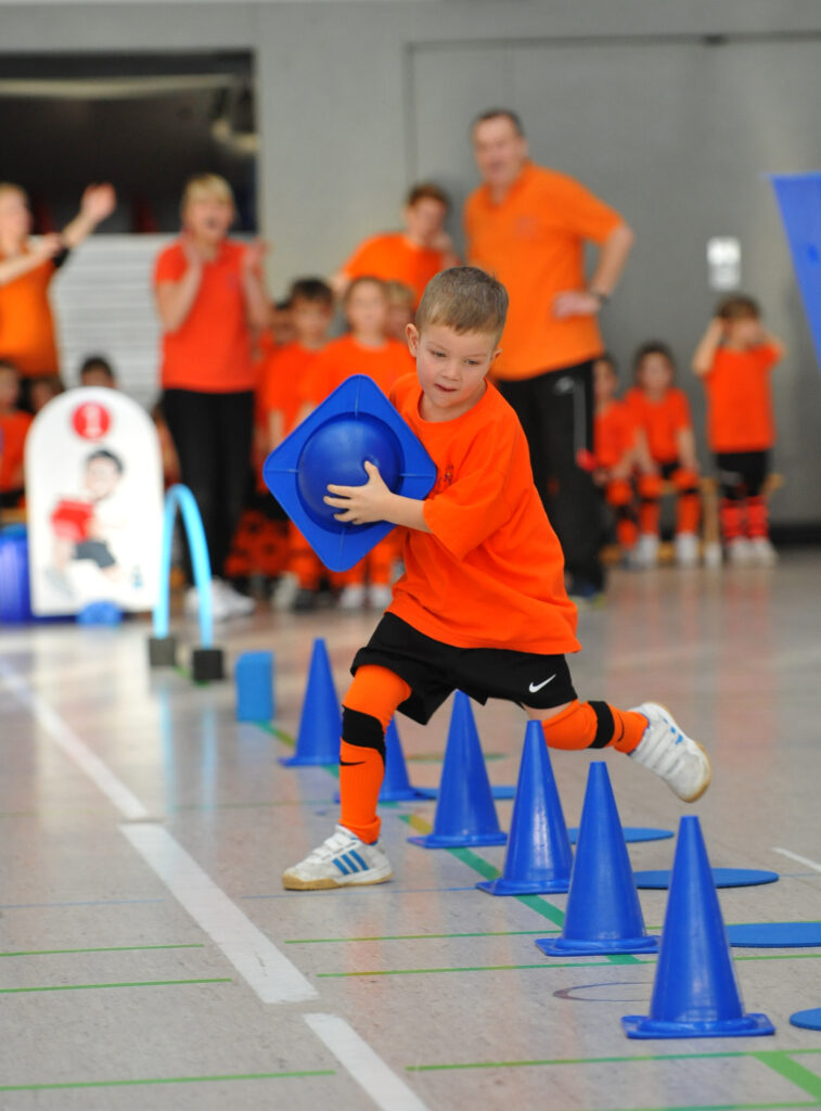 13. Dezember 2013, 
Kiga-Sportfest des Kreissportbundes Dresden;

Die Rechte zur Veröffentlichung des Fotos liegen beim Kreissportbund Dresden, der Fotograf ist frei von Ansprüchen Dritter. 
c by Matthias Rietschel; 
www.rietschel-foto.de, 
info@rietschel-foto.de,
rietschel@verizon-press.de;   
0172-3511011;
0351-2028585;